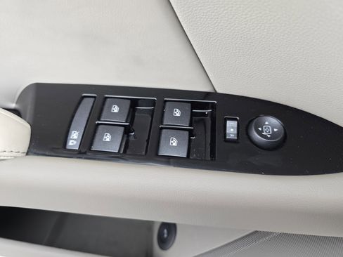 Used 2013 Cadillac XTS Platinum image 25