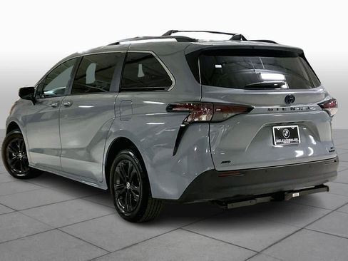 Used 2024 Toyota Sienna XLE Woodland Edition image 11