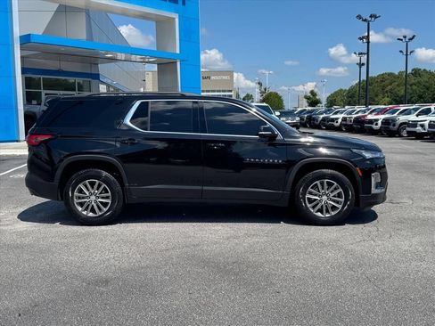 Used 2023 Chevrolet Traverse LT FWD image 2