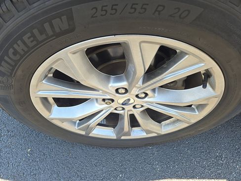 Certified 2022 Ford Explorer XLT w/ Equipment Group 202A image 9