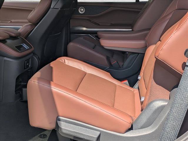 New 2026 Lincoln Navigator Reserve AWD/4WD image 14
