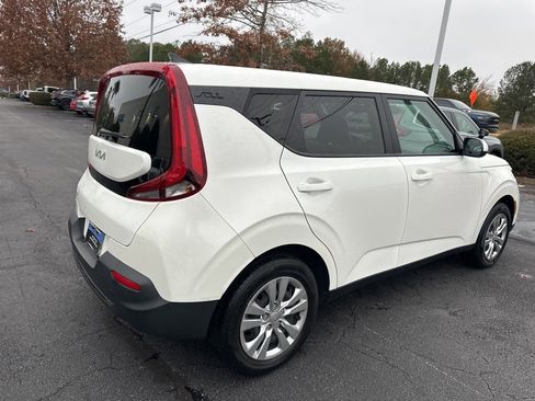 Used 2022 Kia Soul LX image 3