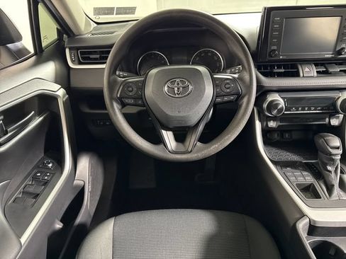 Used 2021 Toyota RAV4 LE AWD/4WD image 24