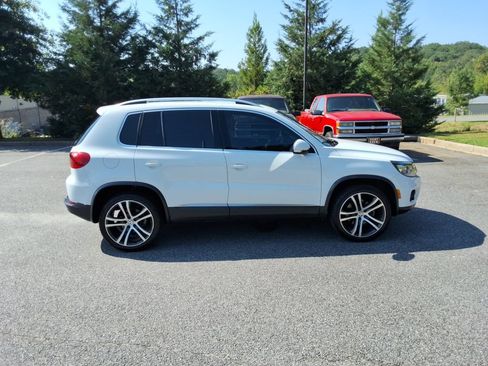 Used 2017 Volkswagen Tiguan SEL FWD image 4