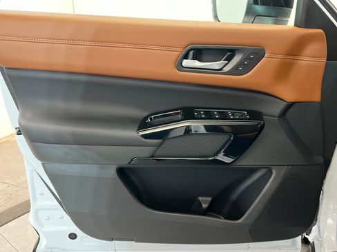 New 2026 Nissan Pathfinder Platinum image 14