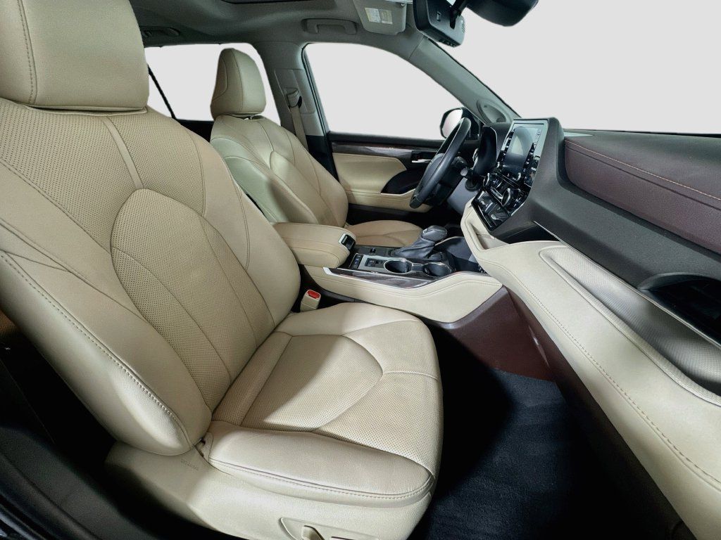 Used 2021 Toyota Highlander Limited AWD/4WD image 30