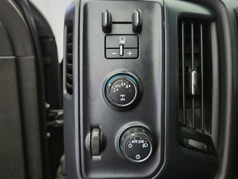 Used 2018 Chevrolet Silverado 1500 Custom w/ Custom Convenience Package AWD/4WD image 16