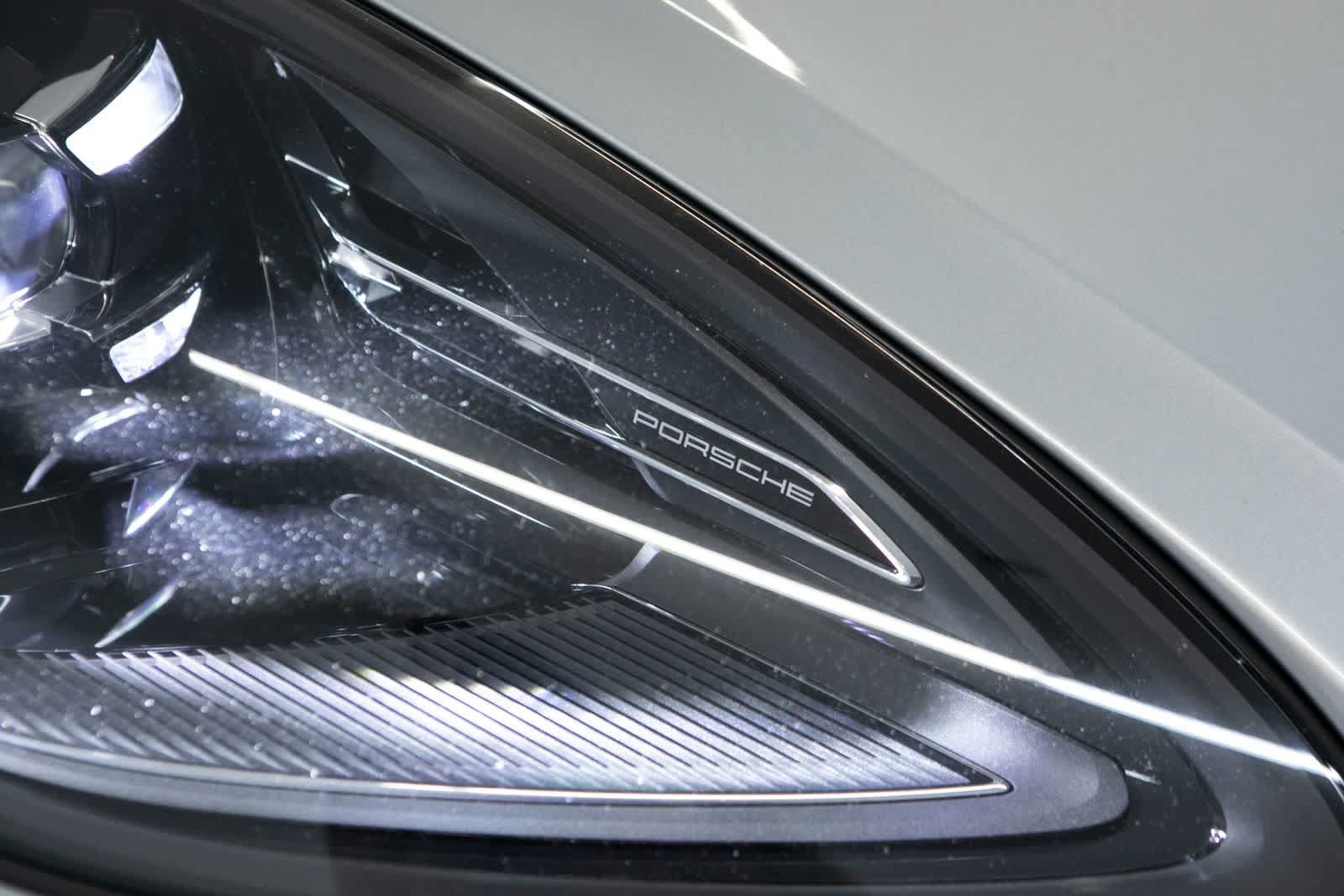Used 2023 Porsche Macan AWD/4WD image 16