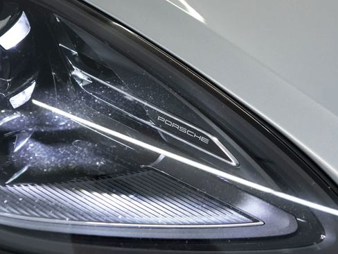 Certified 2023 Porsche Macan AWD/4WD image 16
