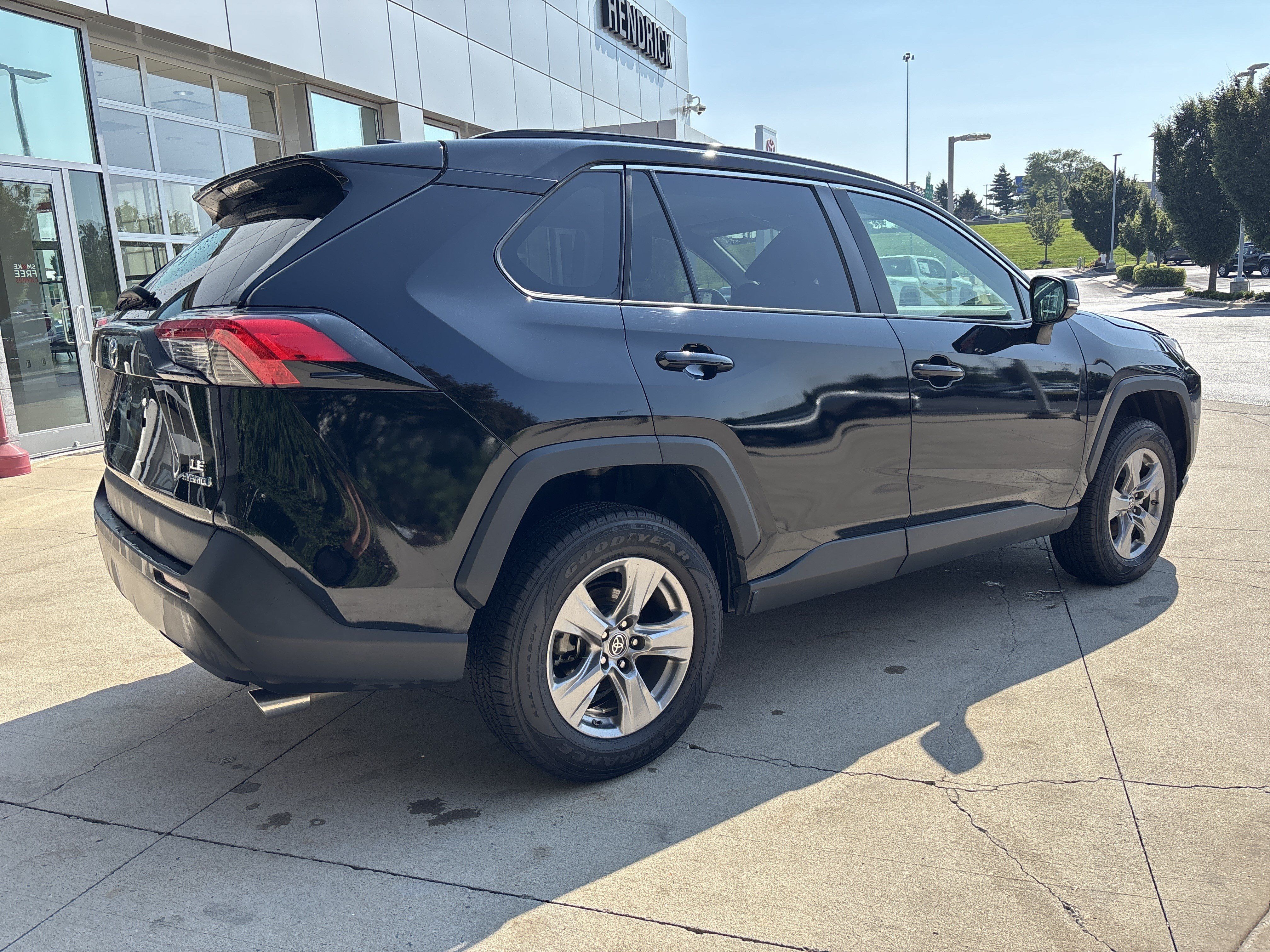 Used 2023 Toyota RAV4 LE AWD/4WD image 6