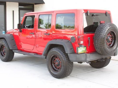 Used 2015 Jeep Wrangler Unlimited Sahara AWD/4WD image 11
