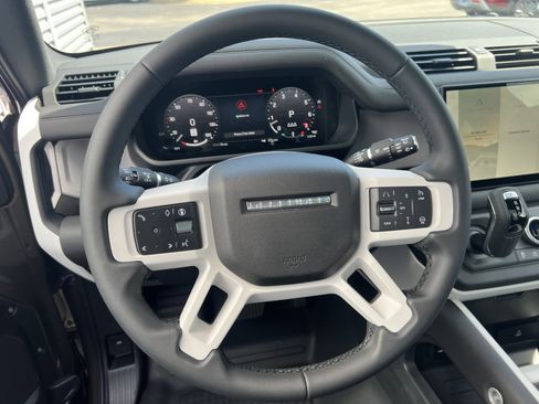 New 2025 Land Rover Defender 90 X-Dynamic SE image 10