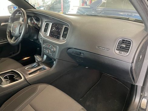 Used 2021 Dodge Charger SXT w/ Driver Convenience Group AWD/4WD image 18