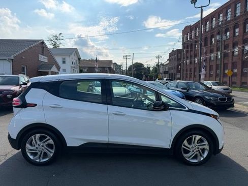 Used 2023 Chevrolet Bolt LT FWD image 4