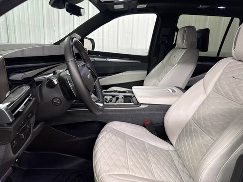 Certified 2026 Cadillac Escalade V AWD/4WD image 3