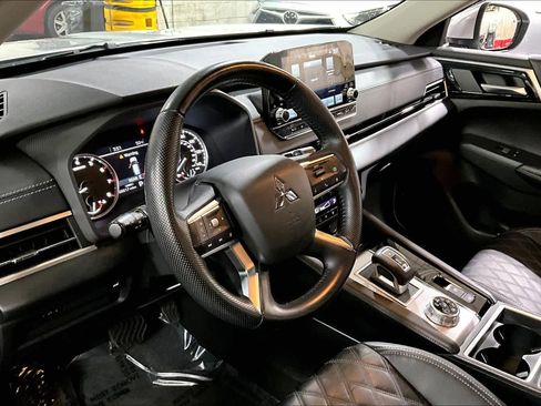 Used 2022 Mitsubishi Outlander SEL image 17