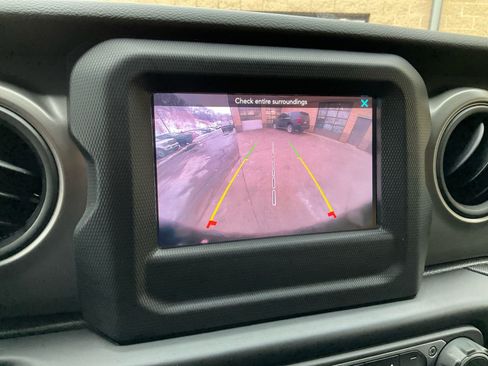 Used 2023 Jeep Wrangler Unlimited Sport image 26