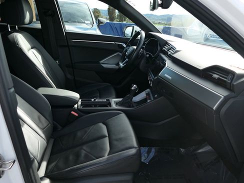 Used 2024 Audi Q3 2.0T Premium image 25