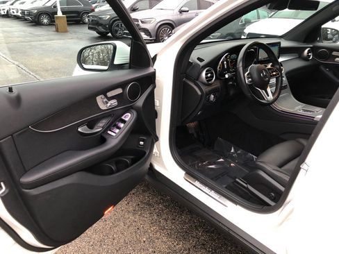 Used 2022 Mercedes-Benz GLC 300 4MATIC w/ Driver Assistance Package image 11
