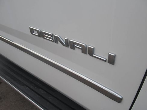 Used 2017 GMC Yukon Denali w/ Open Road Package AWD/4WD image 6