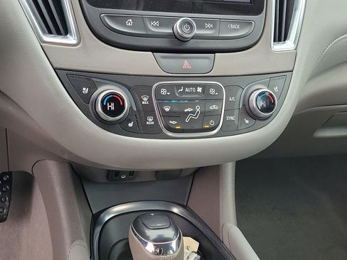 Used 2017 Chevrolet Malibu Premier w/ Driver Confidence Package image 28