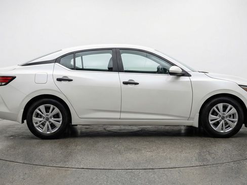 Used 2025 Nissan Sentra S FWD image 11