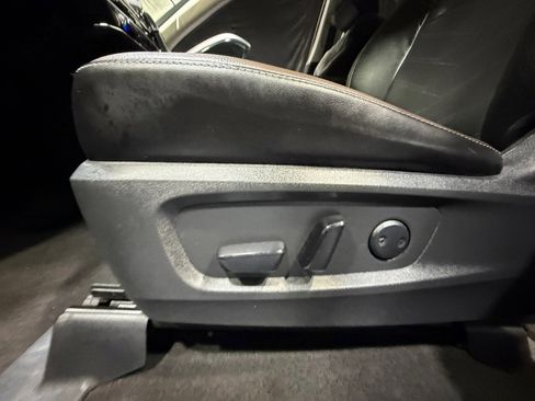 Used 2023 Nissan Pathfinder Platinum image 14