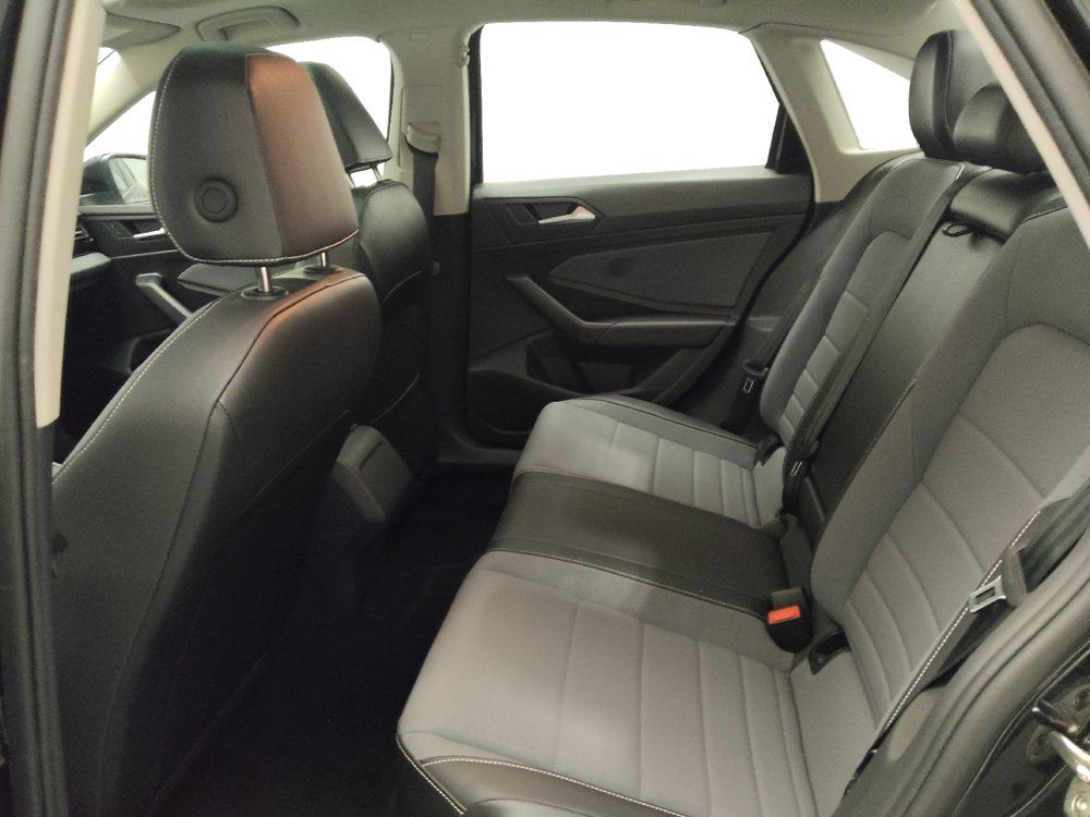 Used 2025 Volkswagen Jetta SE FWD image 18