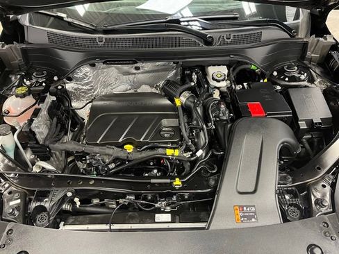 Used 2025 Chevrolet Trax LT image 28