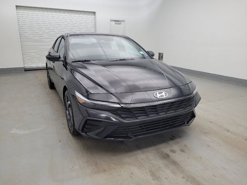 Used 2025 Hyundai Elantra Sport image 14