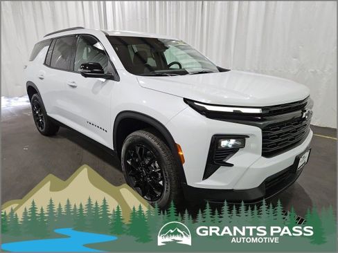 New 2026 Chevrolet Traverse LT image 1