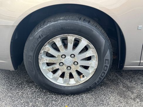 Used 2007 Buick Lucerne CX image 10