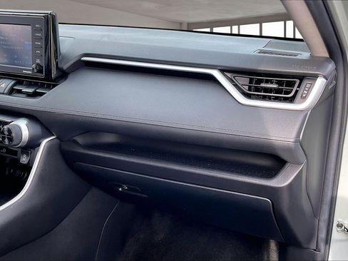 Used 2022 Toyota RAV4 XLE image 26