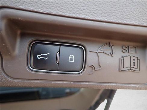 Used 2020 Ford Explorer Platinum w/ Premium Technology Package image 9