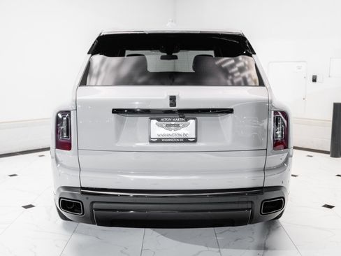 Used 2022 Rolls-Royce Cullinan w/ Dark Exterior Package image 8