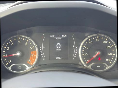 Used 2019 Jeep Renegade Latitude w/ Cold Weather Group AWD/4WD image 24