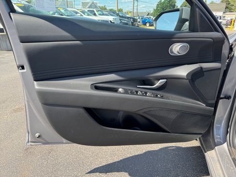 New 2025 Hyundai Elantra SEL image 22
