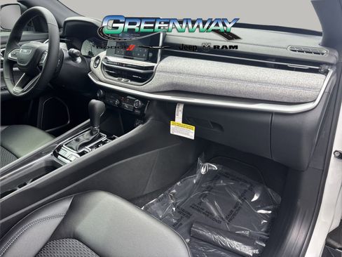 New 2026 Jeep Compass Latitude image 6