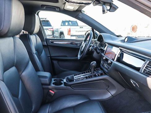 Used 2023 Porsche Macan image 18