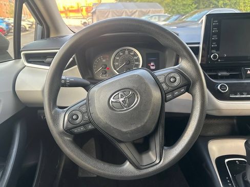 Used 2021 Toyota Corolla LE FWD image 12