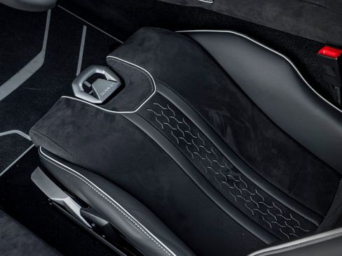 Used 2024 Lamborghini Huracan Sterrato AWD/4WD image 17