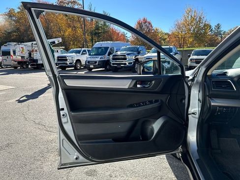 Used 2018 Subaru Outback 2.5i Premium image 25
