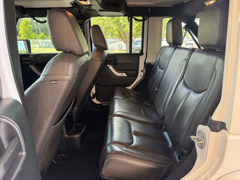 Used 2016 Jeep Wrangler Unlimited Sahara w/ Connectivity Group image 15