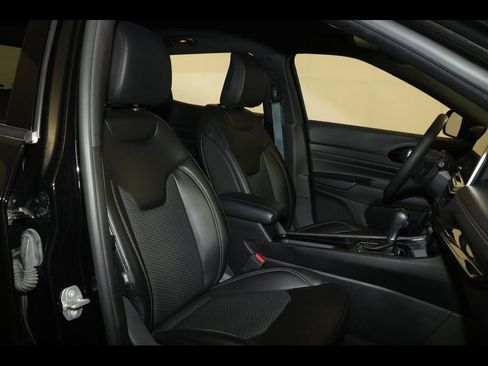 Used 2023 Jeep Compass Latitude w/ Convenience Group AWD/4WD image 17