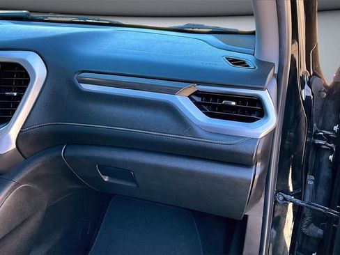 Used 2019 GMC Acadia SLT image 26