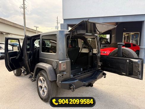 Used 2017 Jeep Wrangler Unlimited Sahara w/ Dual Top Group AWD/4WD image 24