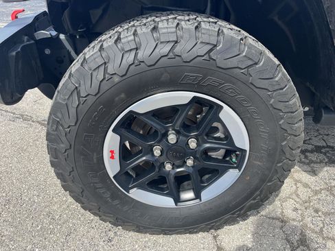 Used 2022 Jeep Wrangler Unlimited Rubicon w/ Cold Weather Group image 8