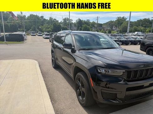 Used 2023 Jeep Grand Cherokee L Laredo AWD/4WD image 3