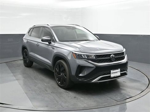 Used 2024 Volkswagen Taos SE image 22