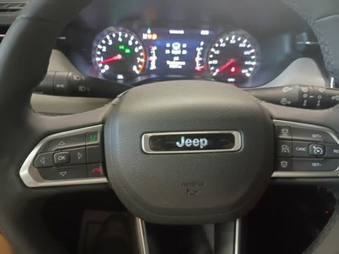 Used 2025 Jeep Compass Limited AWD/4WD image 10